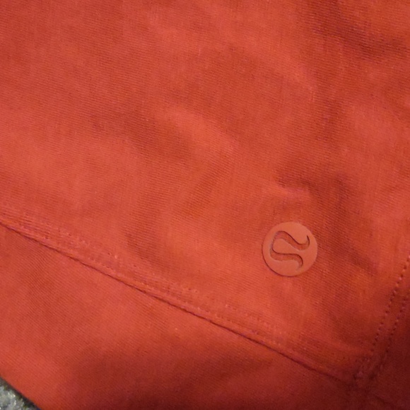 Lululemon crop top size 2 - Picture 3 of 3
